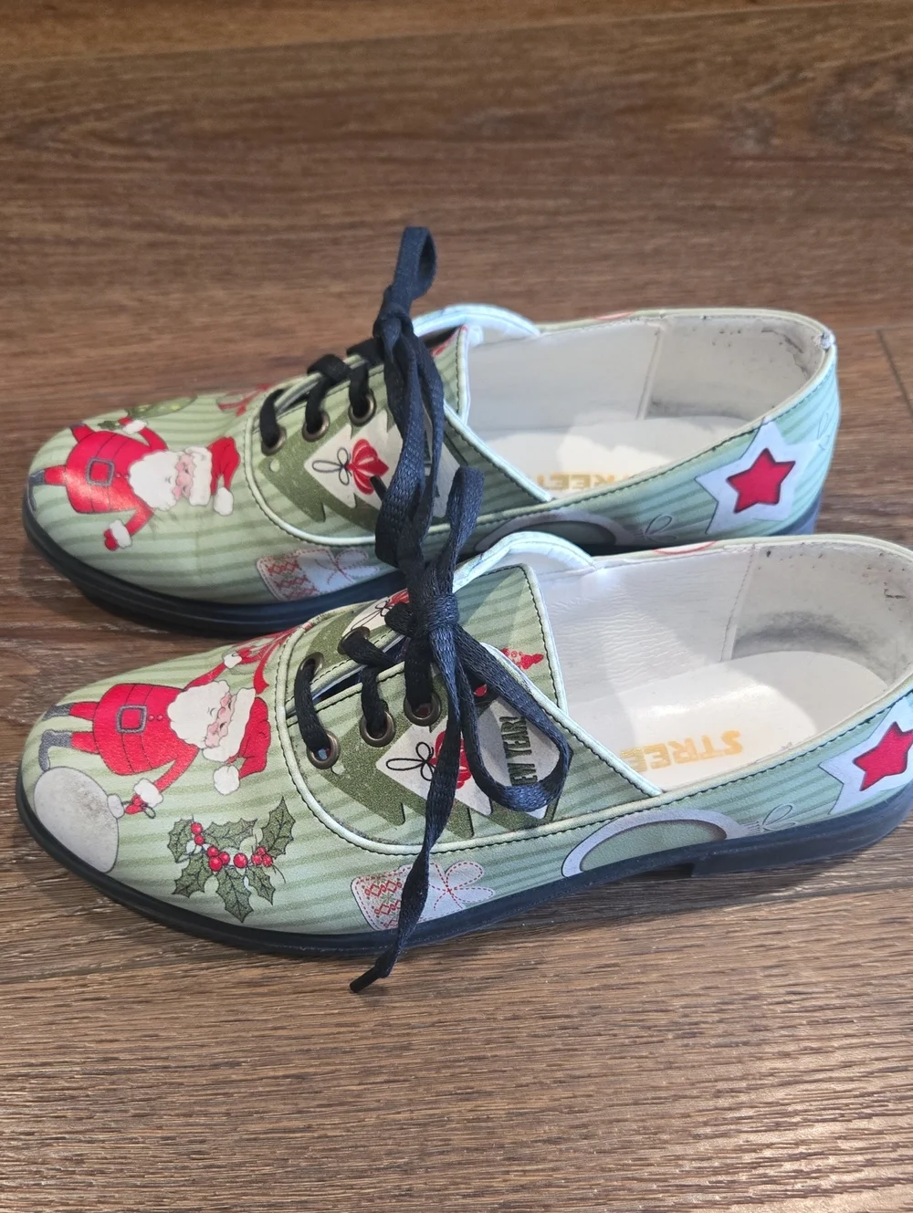 STREETFLY SANTA'S CHRISTMAS SHOES..SIZE 38 (7)....#8157